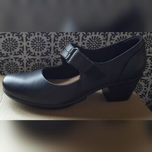 CLARKS EMSLIE LULIN Black 100% Leather Mary Jane Heels/Pumps (Size 8.5 Women's)
